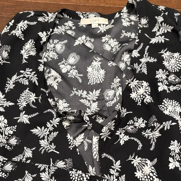 Ann Taylor LOFT Black White Floral Wrap Dress Size 0 Long Sleeve Mini Workwear - Picture 7 of 11
